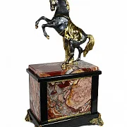 Каминные часы «Конь» из яшмы и долерита, 155×95×290 мм — фотография 3