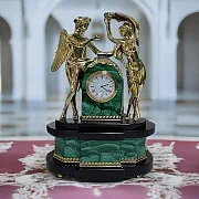 Каминные часы «Амур и Психея» из малахита — фотография 1