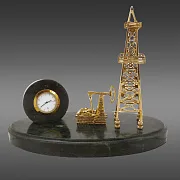 Часы с нефтяной вышкой и качалкой — фотография 2
