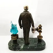Бронзовый сувенир «Работник газовой промышленности» — оригинальный подарок — фотография 2