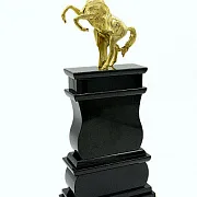 Каминные часы «Конь с попоной» из малахита и долерита — фотография 3
