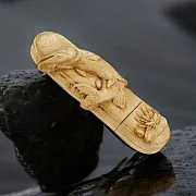 Флешка «Щука» с объёмным декором из дерева — фотография 1