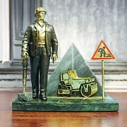 Бронзовый сувенир «Работник ДРСУ 1» — фотография 1